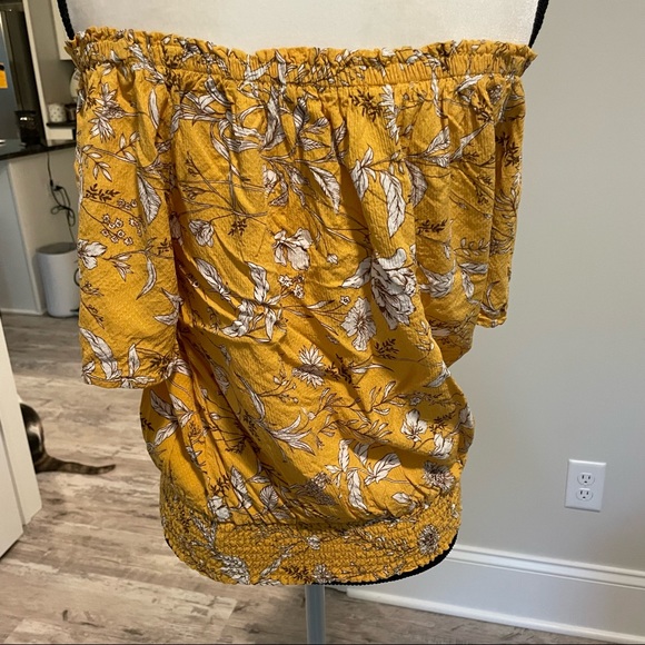Off shoulder flowered top - Picture 9 of 9